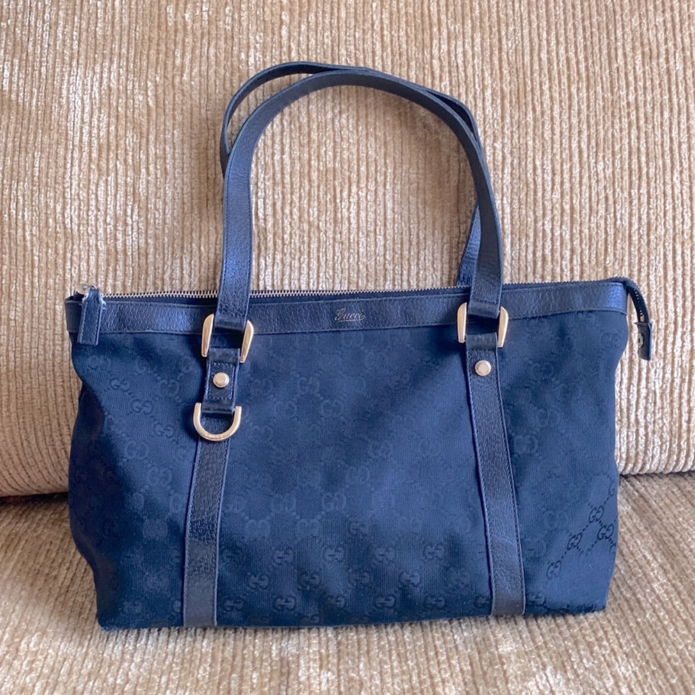 Gucci Abbey Medium zip tote black with leather handles - gold hardware - used